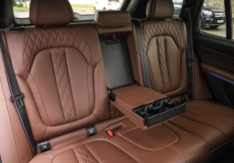 Подержанный автомобиль BMW X5 2020 года (30 фото)
