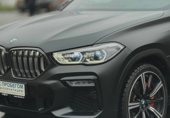 Подержанный автомобиль BMW X6 2020 года (8 фото)