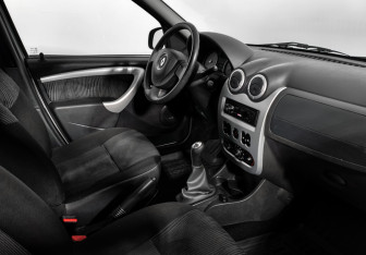 Подержанный автомобиль Renault Logan Sedan 2013 года (12 фото)