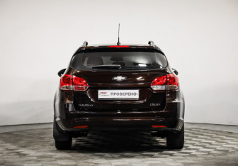Подержанный автомобиль Chevrolet Cruze Wagon 2014 года (6 фото)