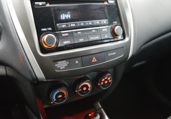 Подержанный автомобиль Mitsubishi ASX 2013 года (15 фото)