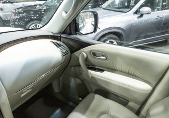 Подержанный автомобиль Infiniti QX80 2014 года (23 фото)