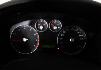 Подержанный автомобиль Ford Focus Hatchback 2007 года (8 фото)