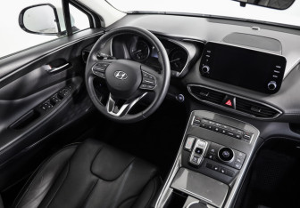 Подержанный автомобиль Hyundai Santa Fe 2023 года (8 фото)