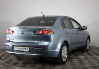 Подержанный автомобиль Mitsubishi Lancer Sedan 2010 года (3 фото)