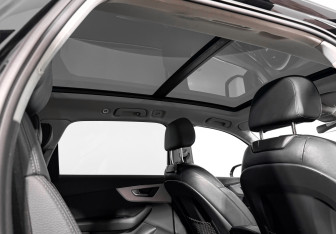 Подержанный автомобиль Audi Q7 2020 года (21 фото)