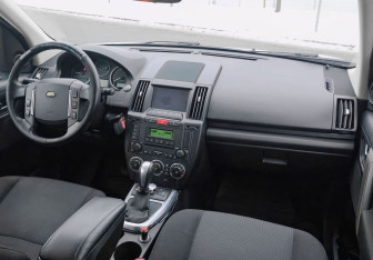 Подержанный автомобиль Land Rover Freelander 2010 года (25 фото)