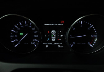 Подержанный автомобиль Land Rover Discovery Sport 2015 года (12 фото)