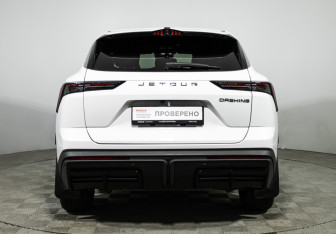 Подержанный автомобиль Jetour Dashing 2023 года (6 фото)