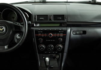 Подержанный автомобиль Mazda 3 Hatchback 2008 года (14 фото)