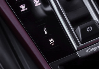 Подержанный автомобиль Porsche Cayenne 2020 года (26 фото)