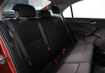 Подержанный автомобиль Skoda Rapid Liftback 2016 года (11 фото)