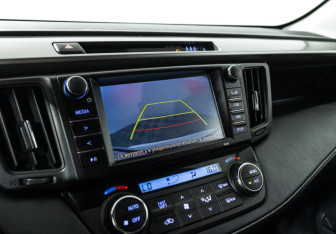 Подержанный автомобиль Toyota RAV4 2017 года (15 фото)