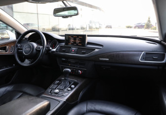 Подержанный автомобиль Audi A7 2012 года (13 фото)