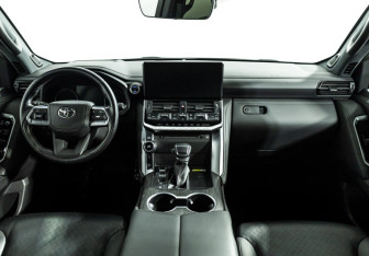 Подержанный автомобиль Toyota Land Cruiser Suv 2021 года (13 фото)