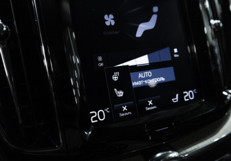 Подержанный автомобиль Volvo XC60 2019 года (20 фото)