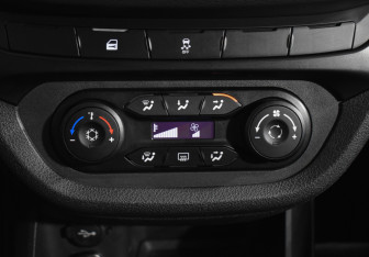 Подержанный автомобиль LADA (ВАЗ) Vesta Sedan 2016 года (16 фото)