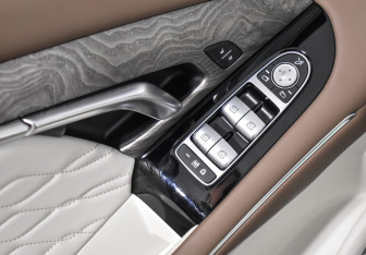 Подержанный автомобиль Voyah Free 2023 года (10 фото)