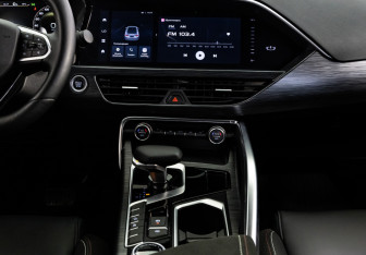 Подержанный автомобиль Geely Tugella 2024 года (14 фото)