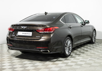 Подержанный автомобиль Hyundai Genesis 2015 года (5 фото)