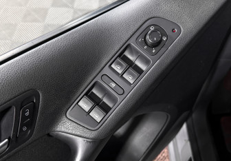 Подержанный автомобиль Volkswagen Tiguan 2016 года (10 фото)