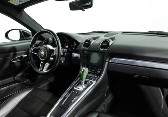 Подержанный автомобиль Porsche Cayman 2018 года (9 фото)