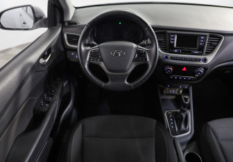 Подержанный автомобиль Hyundai Solaris Sedan 2017 года (10 фото)