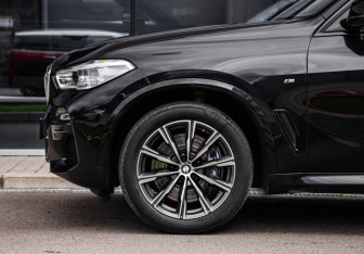 Подержанный автомобиль BMW X5 2020 года (10 фото)