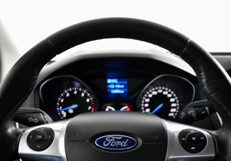 Подержанный автомобиль Ford Focus Sedan 2014 года (14 фото)