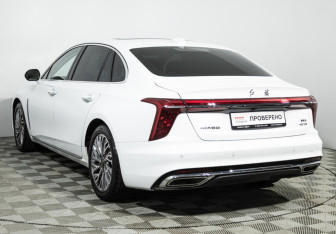 Подержанный автомобиль Hongqi H5 2023 года (7 фото)