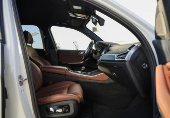 Подержанный автомобиль BMW X5 2020 года (32 фото)