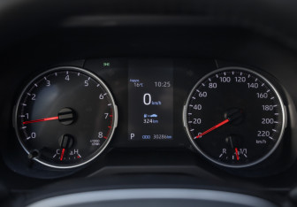 Подержанный автомобиль Toyota RAV4 2021 года (16 фото)