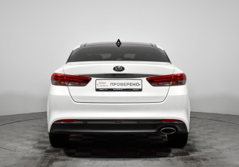 Подержанный автомобиль Kia K5 2017 года (6 фото)