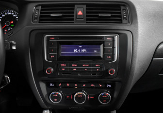 Подержанный автомобиль Volkswagen Jetta Sedan 2014 года (15 фото)