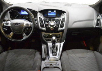 Подержанный автомобиль Ford Focus Hatchback 2012 года (14 фото)