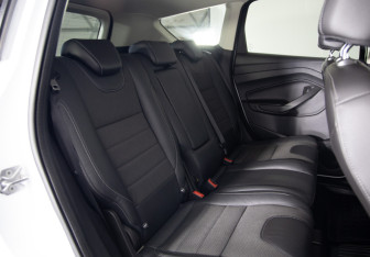 Подержанный автомобиль Ford Kuga 2013 года (12 фото)