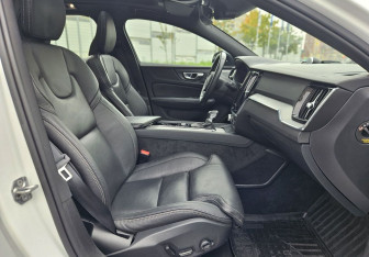 Подержанный автомобиль Volvo S60 2020 года (13 фото)