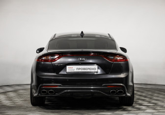 Подержанный автомобиль Kia Stinger 2018 года (6 фото)