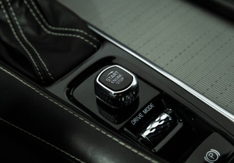 Подержанный автомобиль Volvo XC90 2018 года (18 фото)