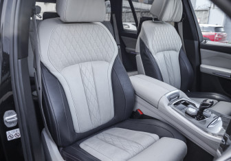 Подержанный автомобиль BMW X5 2021 года (28 фото)