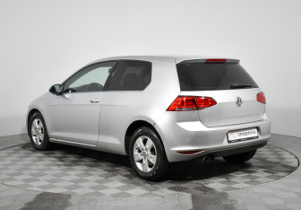 Подержанный автомобиль Volkswagen Golf Hatchback 2013 года (7 фото)