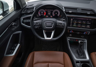 Подержанный автомобиль Audi Q3 2020 года (11 фото)
