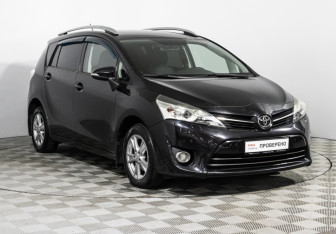 Подержанный автомобиль Toyota Verso 2013 года (3 фото)