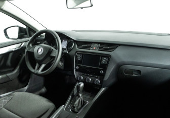 Подержанный автомобиль Skoda Octavia Liftback 2018 года (9 фото)