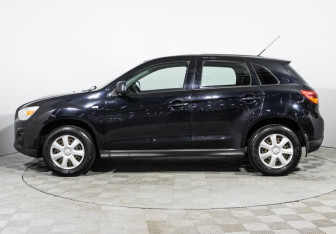 Подержанный автомобиль Mitsubishi ASX 2013 года (8 фото)