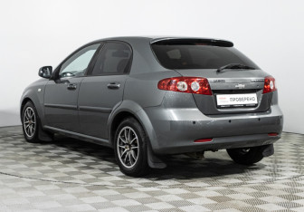 Подержанный автомобиль Chevrolet Lacetti Hatchback 2011 года (7 фото)