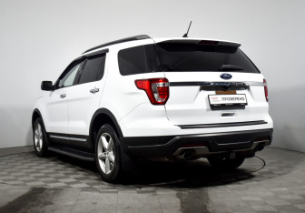 Подержанный автомобиль Ford Explorer 2019 года (7 фото)