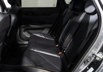 Подержанный автомобиль Changan UNI-V 2023 года (10 фото)