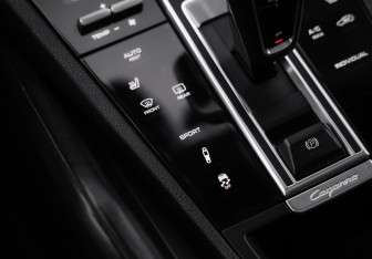 Подержанный автомобиль Porsche Cayenne 2018 года (24 фото)