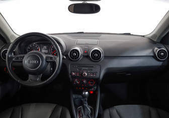 Подержанный автомобиль Audi A1 2013 года (9 фото)